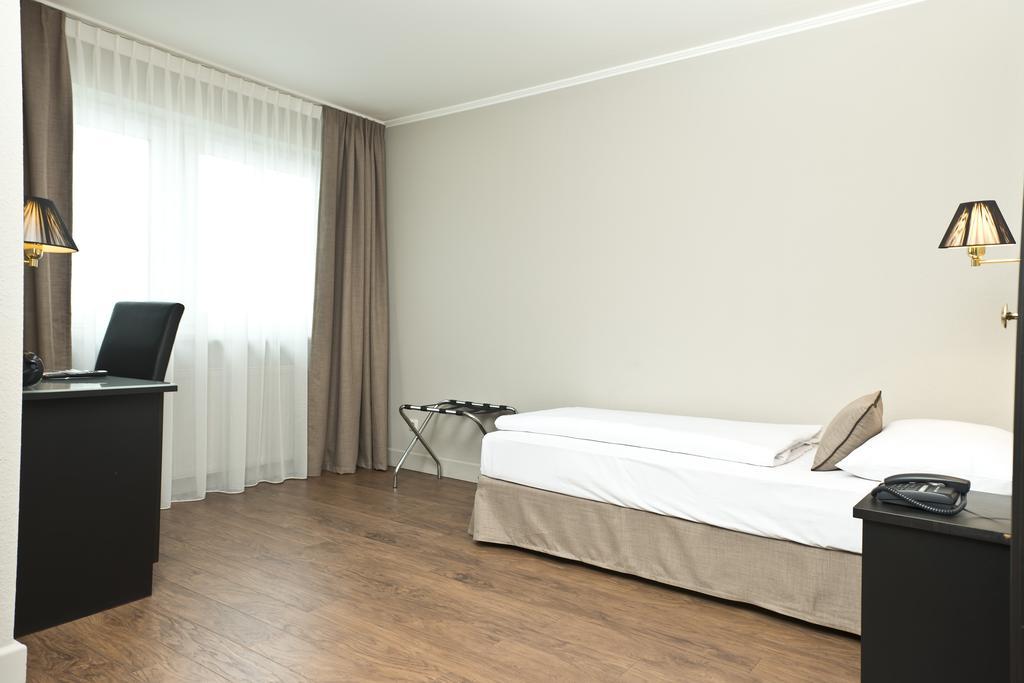Hotel Munich North Neufahrn bei Freising Ruang foto
